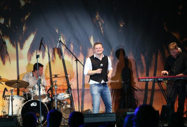 Михаил выступает со своим коллективом Booblik's Band Михаил выступает со своим коллективом Booblik's Band