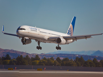 Авиалайнет компании Continental Airlines совершил вынужденную посадку самолет, курьезы, пассажир
