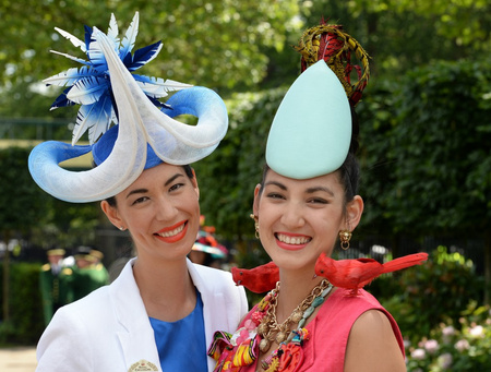 самые экстравагантные головные уборы королевских скачек Аскот