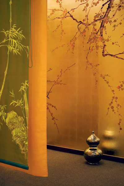 Шелковый твил Plum Blossom, Japanese & Korean Collection, de Gournay, салон De Luxe. Шелковый твил Plum Blossom, Japanese & Korean Collection, de Gournay, салон De Luxe.