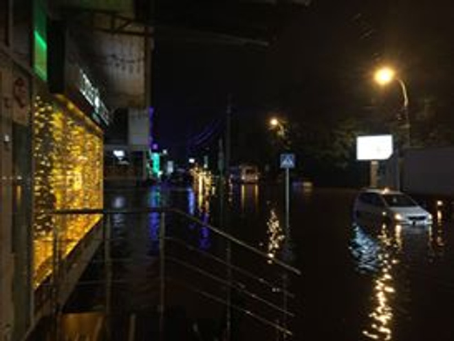 В Краснодаре полуторамесячная норма осадков выпала за полтора часа В Краснодаре полуторамесячная норма осадков выпала за полтора часа