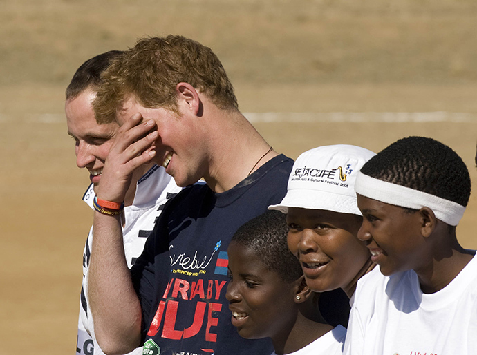 Принц Гарри с детьми в Лесото Принц Гарри с детьми в Лесото