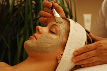 Специалисты SPA-центра работают на известной во всем мире французской косметике ALGOTHERM Специалисты SPA-центра работают на известной во всем мире французской косметике ALGOTHERM