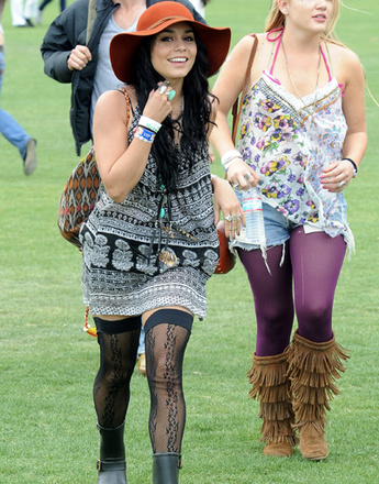 Ванесса Хадженс (Vanessa Hudgens) на музыкальном фестивале Coachella 2012