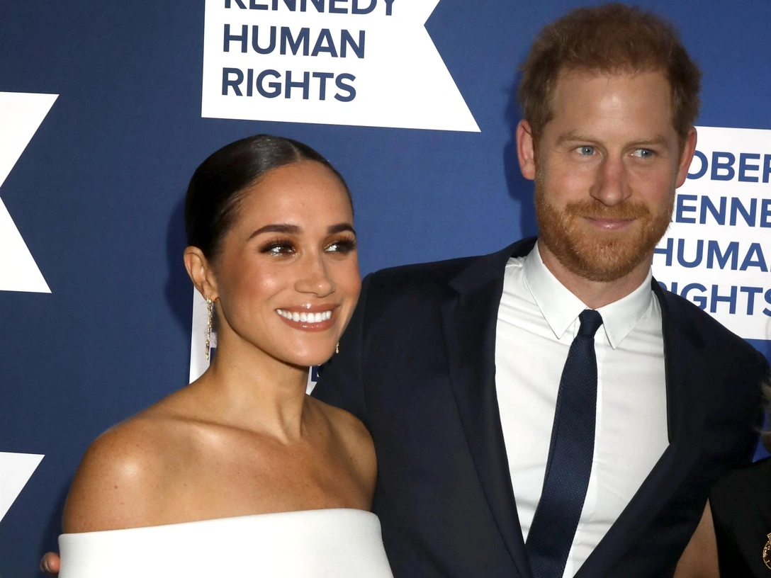 Герцог и герцогиня Сассекские на гала-концерте Роберта Ф. Кеннеди по правам человека Ripple Of Hope («Пульс надежды») в отеле Hilton в Нью-Йорке, 6 декабря 2022 | marieclaire.ru