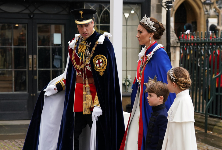 Затмила королеву Камиллу: Кейт Миддлтон в венке из платиновых цветов и платье Alexander McQueen на коронации Карла III