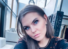 «Люди ведут себя, как животные»: солистка Little Big ответила на травлю из-за распада семьи Ильича