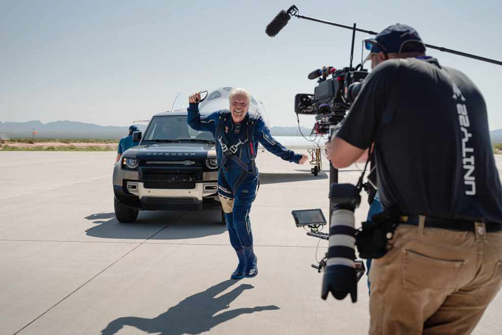 Фото №3 - Land Rover поддержал первый космический полет Virgin Galactic