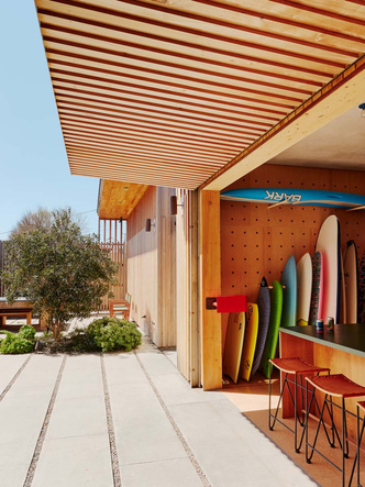 Солнечный дом для серфингистов в Калифорнии