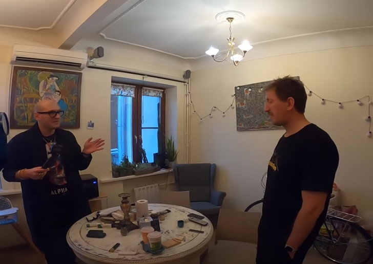 Кирилл Кяро показал квартиру в Москве