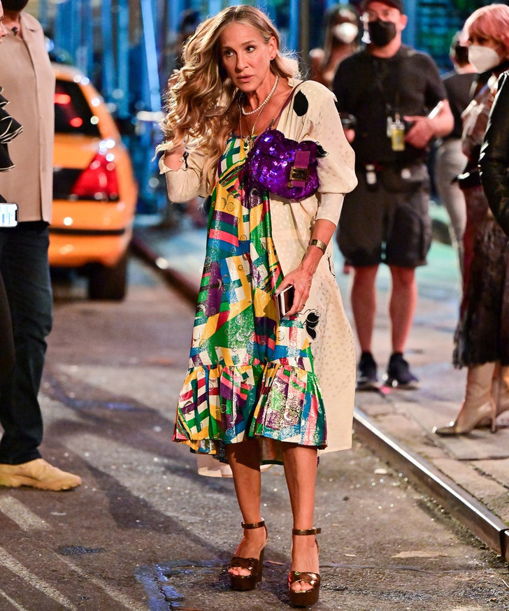 Фото №2 - Бренд Fendi «переиздал» самую знаменитую сумку Кэрри Брэдшоу. Как выглядит новая икона стиля?