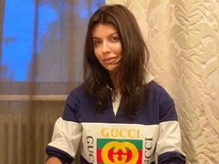 У Алисы Казьминой выпали волосы