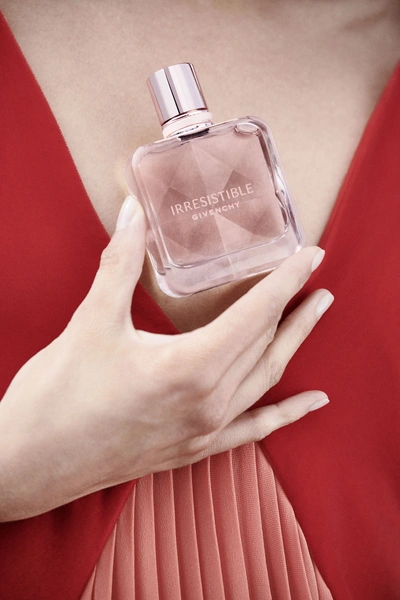 Море роз: как создавался аромат Irresistible от Givenchy | woman.ru
