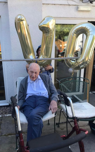 Пережил две войны, испанку и ковид: 5 привычек долгожителя, которому исполнилось 110 лет
