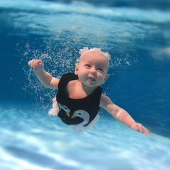 Груднички-русалочки: завораживающие кадры — младенцы под водой