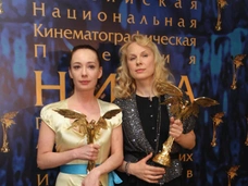 Пока Чулпан Хаматова терпит неудачи в Латвии, на ПМЖ в Россию вернулась ее близкая подруга Дина Корзун
