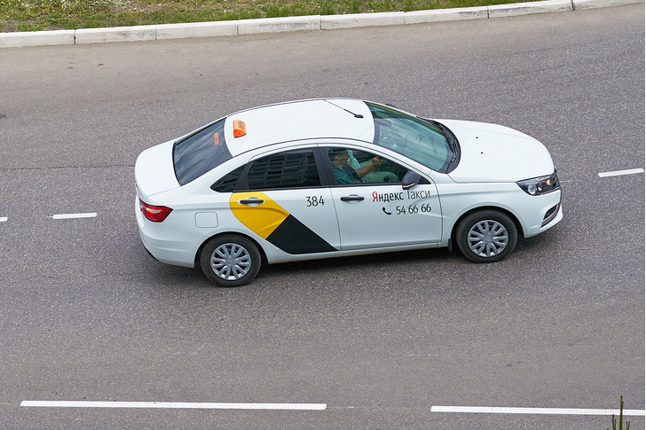 «Яндекс-такси» думает о переходе на автомобили марки Lada