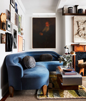 Синий диван в гостиной: 30+ примеров