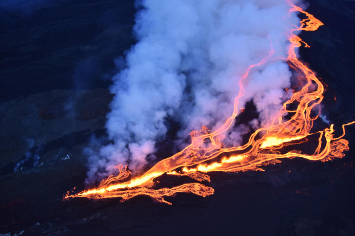 Почему в вулканической лаве мало железа, а в океанической коре много? Новая версия геологов
