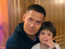 Пережившему избиение сыну Стаса Пьехи сделали операцию