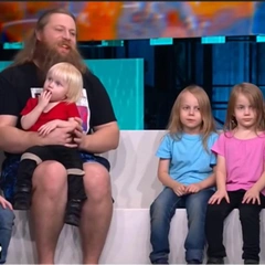 7-летняя дочка Тепляковых окончила 9 классов: в семье появился еще один вундеркинд