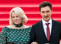 Яна Поплавская не хочет выходить замуж за молодого избранника