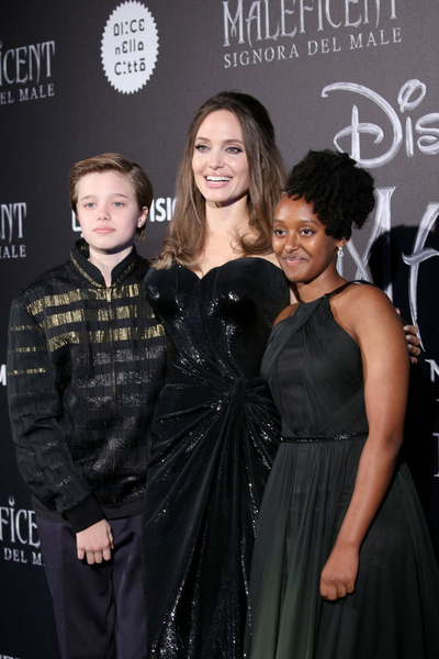 Анджелина Джоли с детьми фото