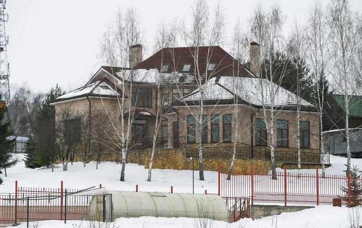 Как выглядит загородный дом Ларисы Долиной в Подмосковье