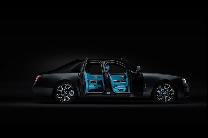 Фото №1 - Rolls-Royce Black Badge Ghost отметил дебют в России