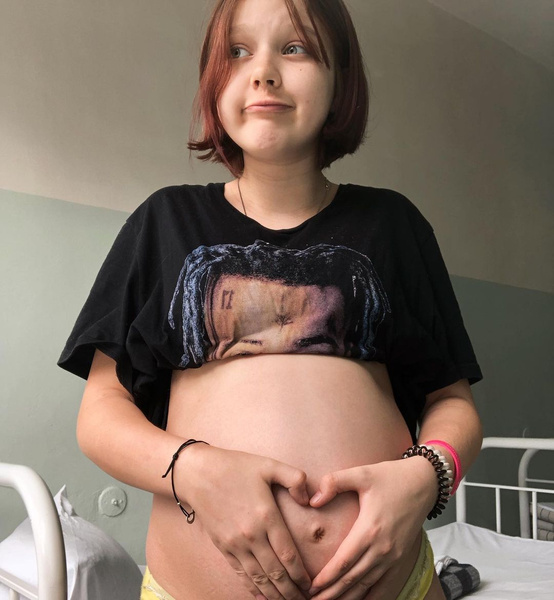 «Говорят, лучше бы сделала аборт»: 15-летняя мать ответила на критику в Сети