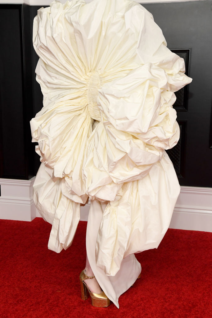 Самый яркий выход «Грэмми-2021»: Ноа Сайрус в роскошном платье с крыльями Schiaparelli