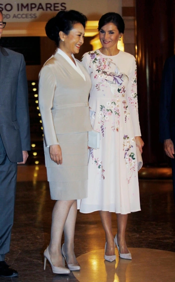 Королева Летиция с первой леди Китая Пэн Лиюань в Мидриде, 28 ноября 2018