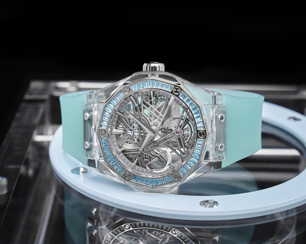Фото №1 - Все прозрачно: Hublot и Ричард Орлински представили часы для благотворительного аукциона