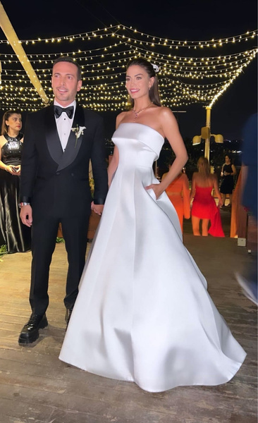 Как прошла свадьба Демет Оздемир: фото молодоженов и три роскошных платья невесты 😍