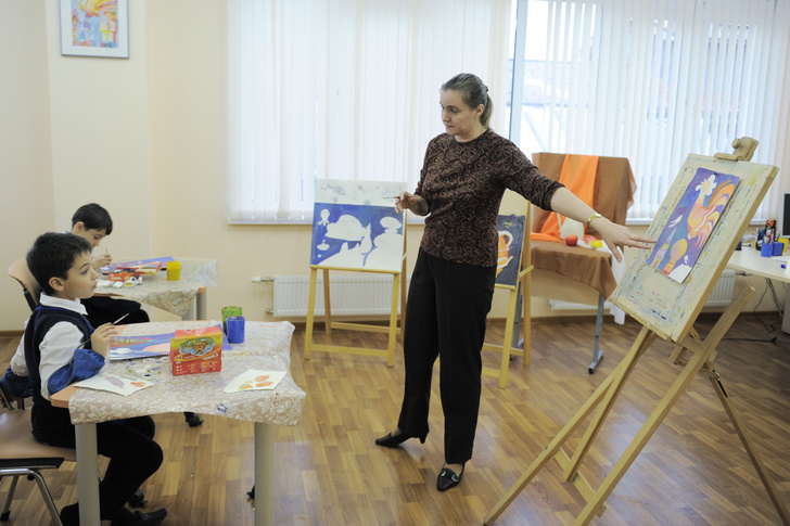 Детей Пугачевой хвалят за осанку, дочь Бородиной живет в «Хогвартсе»: какие школы выбирают звезды