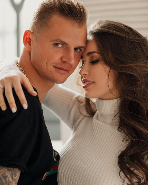 «Кто я без тебя?»: Дмитрий Тарасов поздравил супругу с днем рождения