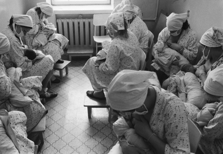 Как рожали в СССР: тряпки вместо нижнего белья, палаты на 13 человек и никакой анестезии