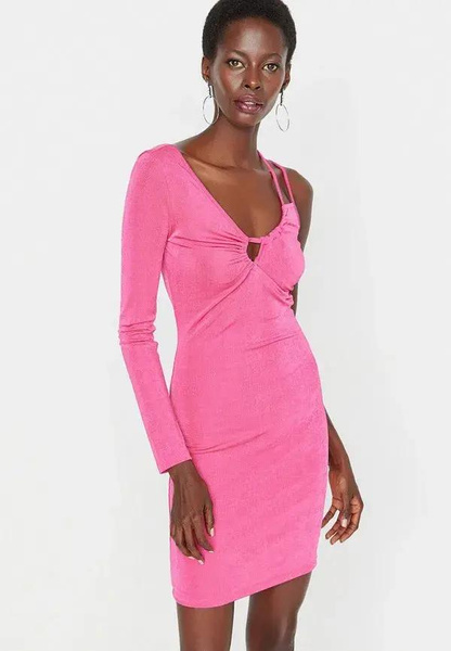 Розовое платье Trendyol