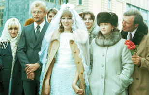 Эпоха дефицита: в чем выходили замуж в 80-е в СССР — 12 фото невест