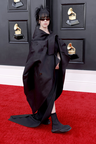 Леди Гага показала голливудскую классику, а Билли Айлиш пришла в оверсайз: звезды на красной дорожке «Грэмми»-2022