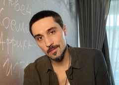 Дима Билан передвигается на костылях