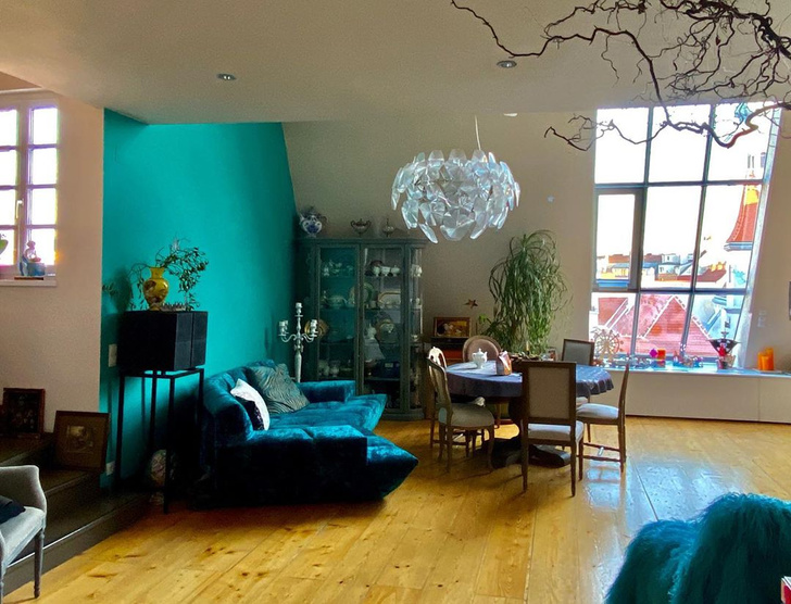 Яркая мебель и сувениры со всего мира: шикарная квартира Анны Нетребко в центре Вены