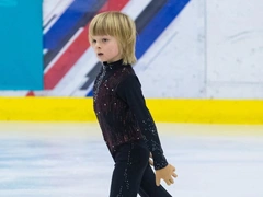 Сын Яны Рудковской и Александра Плющенко Саша отпраздновал 7-летие на льду