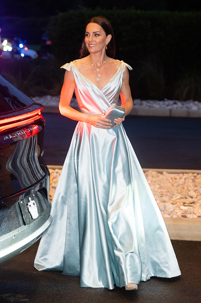 И снова Золушка: Кейт Миддлтон и бальное платье из мокрого шелка