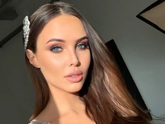 Анастасия Решетова купила электромобиль Илона Маска за 77 тысяч долларов