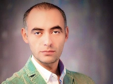 Финалисту «Битвы экстрасенсов» подарили картину его собаки за 600 тысяч рублей