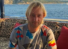 Евгений Плющенко вернулся на лед после операции