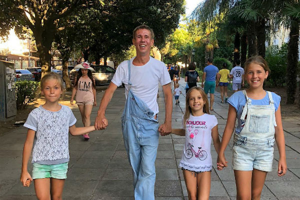 Панин отдыхал в Крыму вместе с друзьями и их детьми