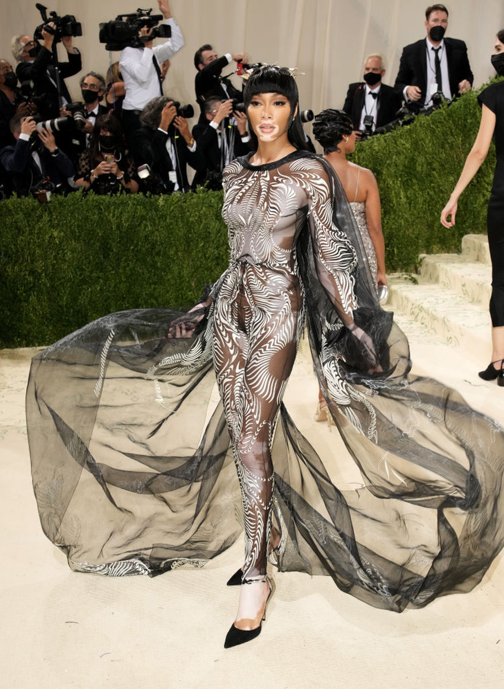 15 богинь. Зои Кравиц мет Гала 2021. Met Gala 2021 Iris van Herpen.. Винни Харлоу мет Гала 2018. Винни Харлоу мет Гала 2021.