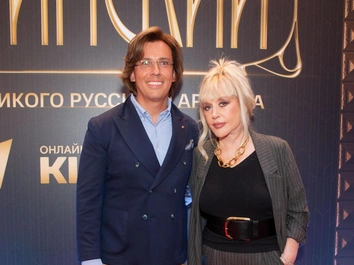 Снова вместе, снова рядом. Пугачева и Галкин* стали вип-гостями на концерте подруги Вайкуле в Израиле